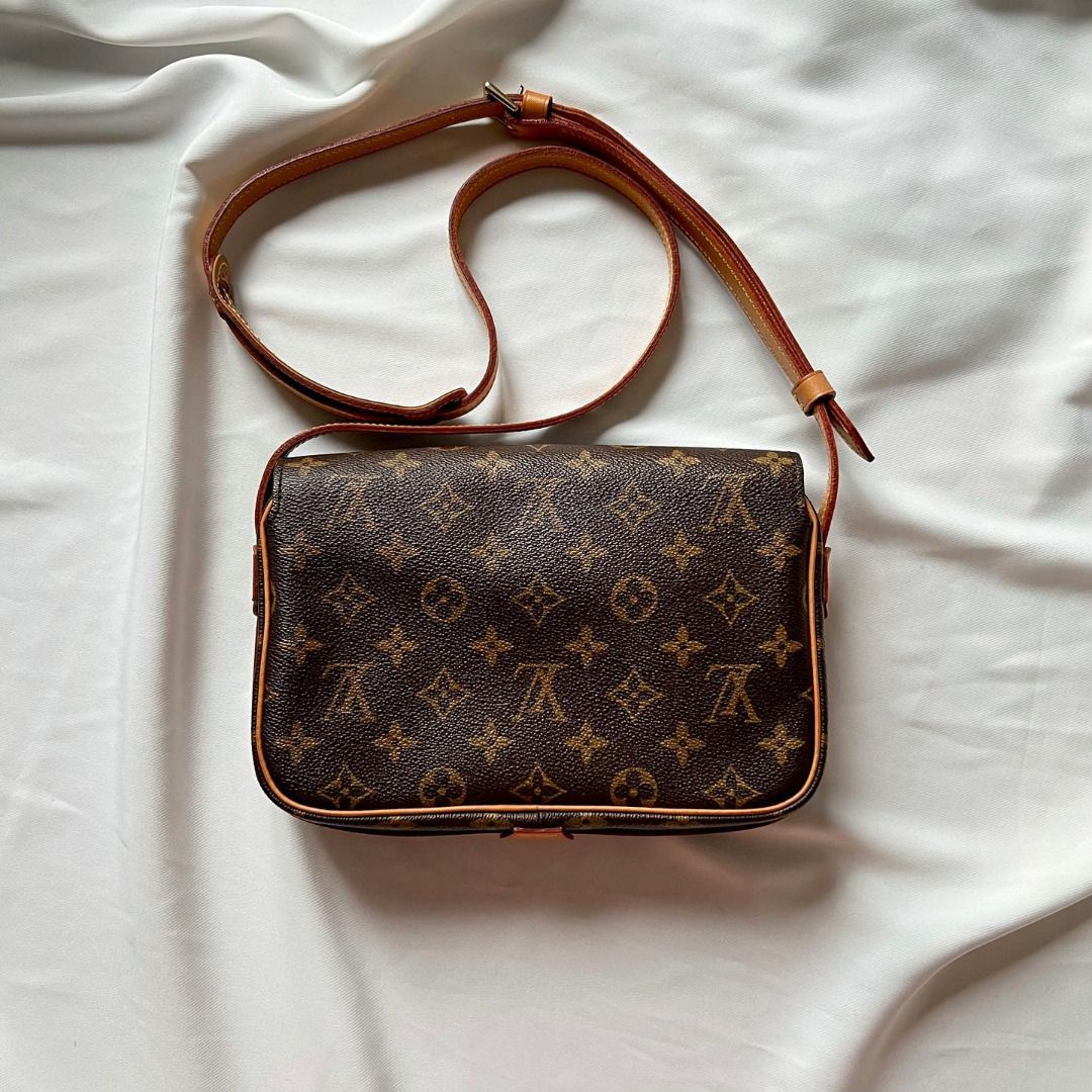 Louis Vuitton Clutch bag / LV, Luxury, Bags & Wallets on Carousell