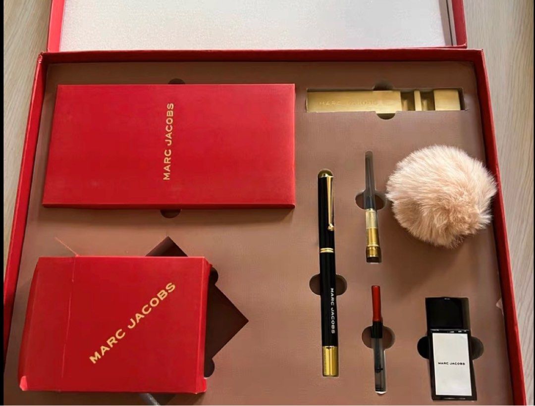 Marc Jacobs 2023 Year of Rabbit Premium Red Packet Gift Set, Luxury