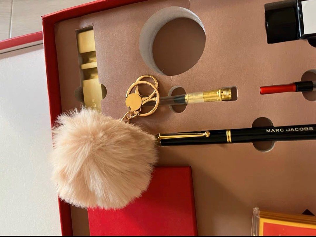 Marc Jacobs 2023 Year of Rabbit Premium Red Packet Gift Set, Luxury