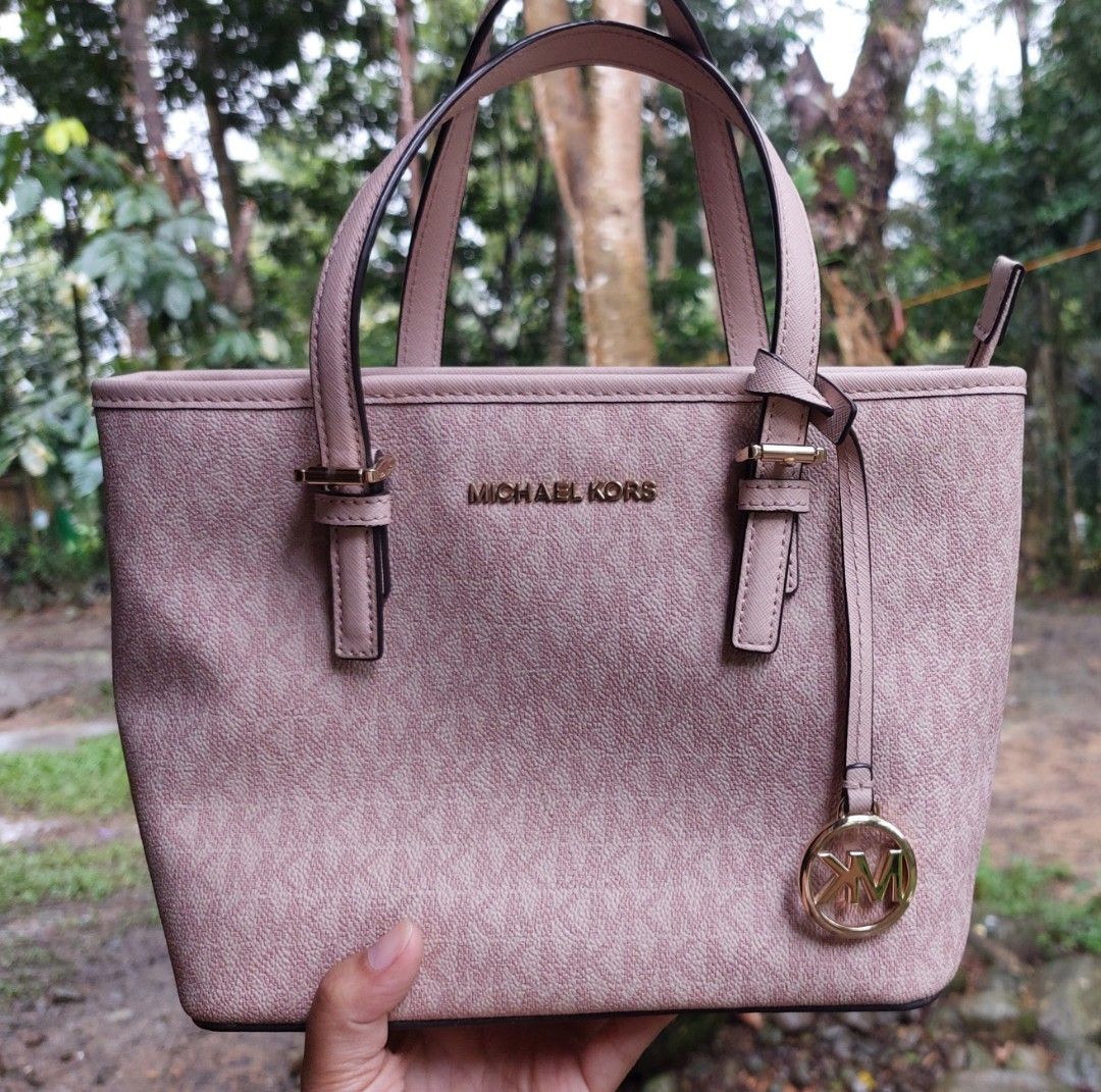 Michael Kors Ava Small, Women's Fashion, Bags & Wallets, Cross-body Bags on  Carousell