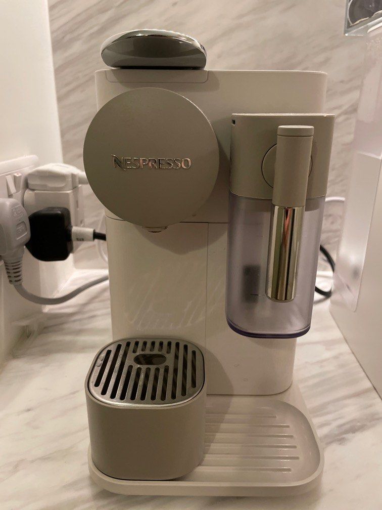 Nespresso Lattissima One, TV & Home Appliances, Kitchen Appliances