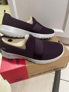 New Skechers Go Walk Burgundy US8/UK5