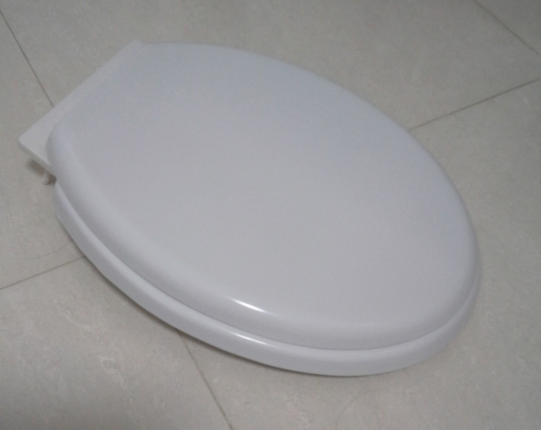 New toilet seat, Furniture & Home Living, Bathroom & Kitchen Fixtures