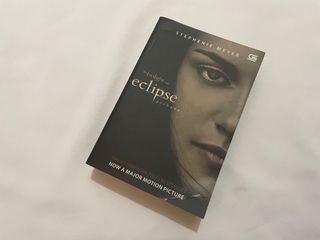 Novel (INA) Eclipse by Stephenie Meyer
