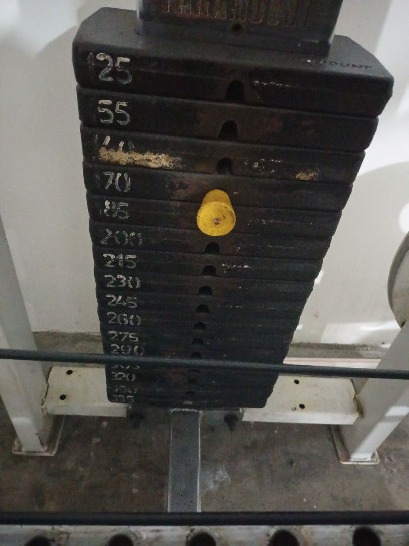 Paramount Leg Press machine, Sports Equipment, Exercise & Fitness