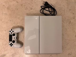 PlayStation 4 1TB with one Controller and Games