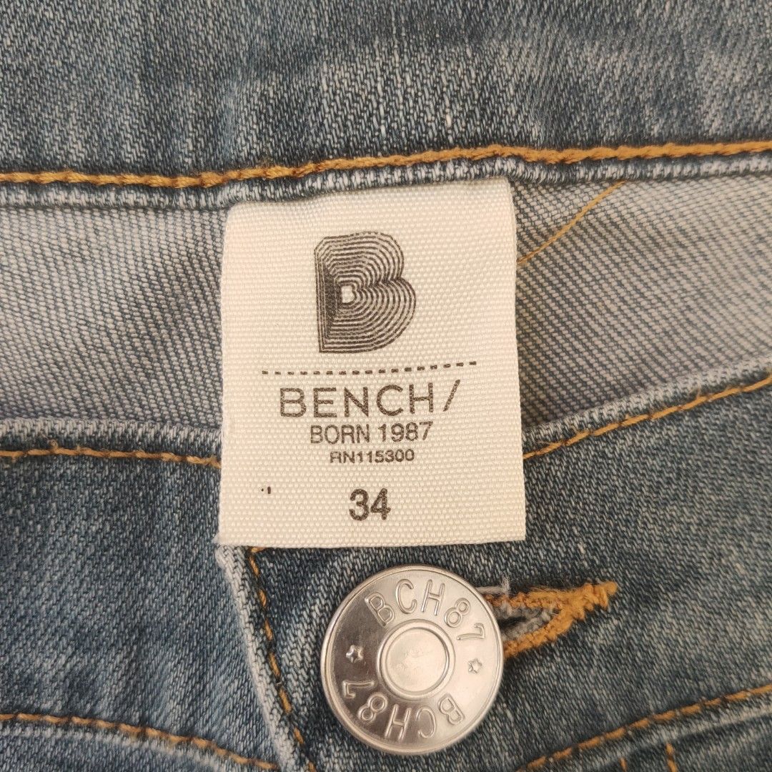 [preloved] bench denim jeans straight cut size 34 (Category: Jeans) located in Antipolo. Submitted by krishasaints (Listing ID 1209949437, Image 3). Description: ▪️size: 34 in waist ▪️color: denim ▪️condition: 10/10 💖 (stretchy, sturdy denim, lightweight, very comfy) ▪️rfs: decluttering, weight loss 🥹 ▪️mop: Gcash/BPI.