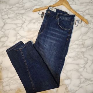 (Category: ) located in . Submitted by rewear.closet (Listing ID 1210046111, Image 1). Description: .