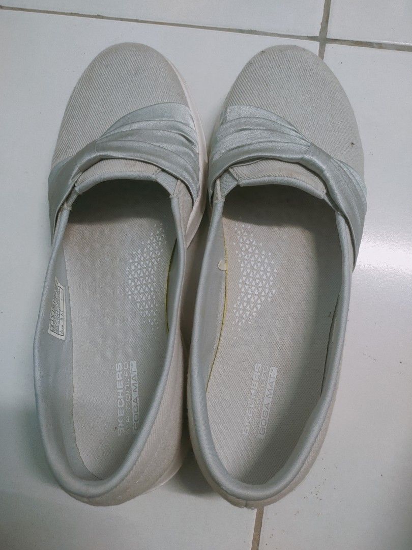 Skechers store pump shoes