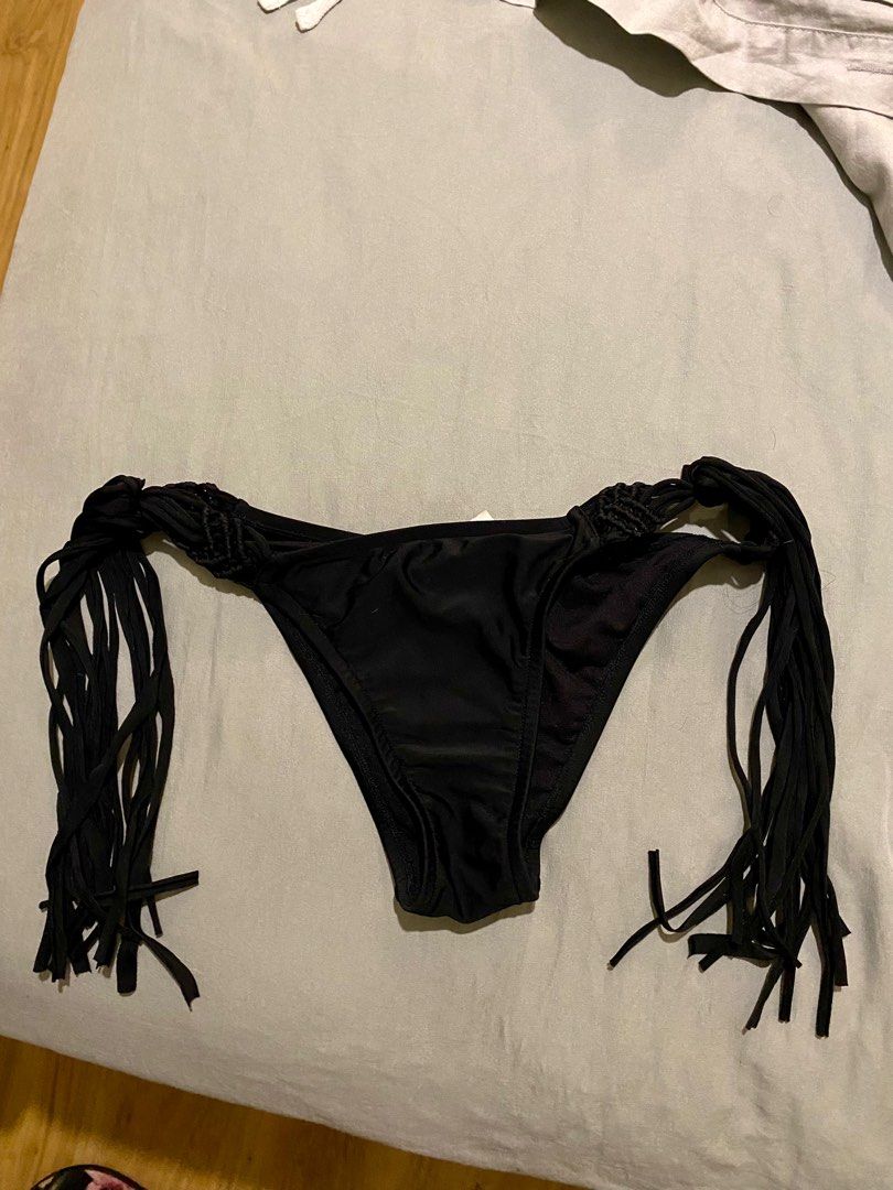 Ripcurl Black Tassle Tie Bikini Bottom (Category: Bikinis & Swimsuits) located in Makati City. Submitted by anabananarama (Listing ID 1209991811, Image 1). Description: Never worn Cheeky bikini (see 4th photo for style reference) Fits XS-S A few rules 😊 • No COD. Payment via gcash or bank transfer only. • Please manage your expectations as most of the items sold here are pre-loved 💕 • Feel free to request for more photos (flat lay only, no when