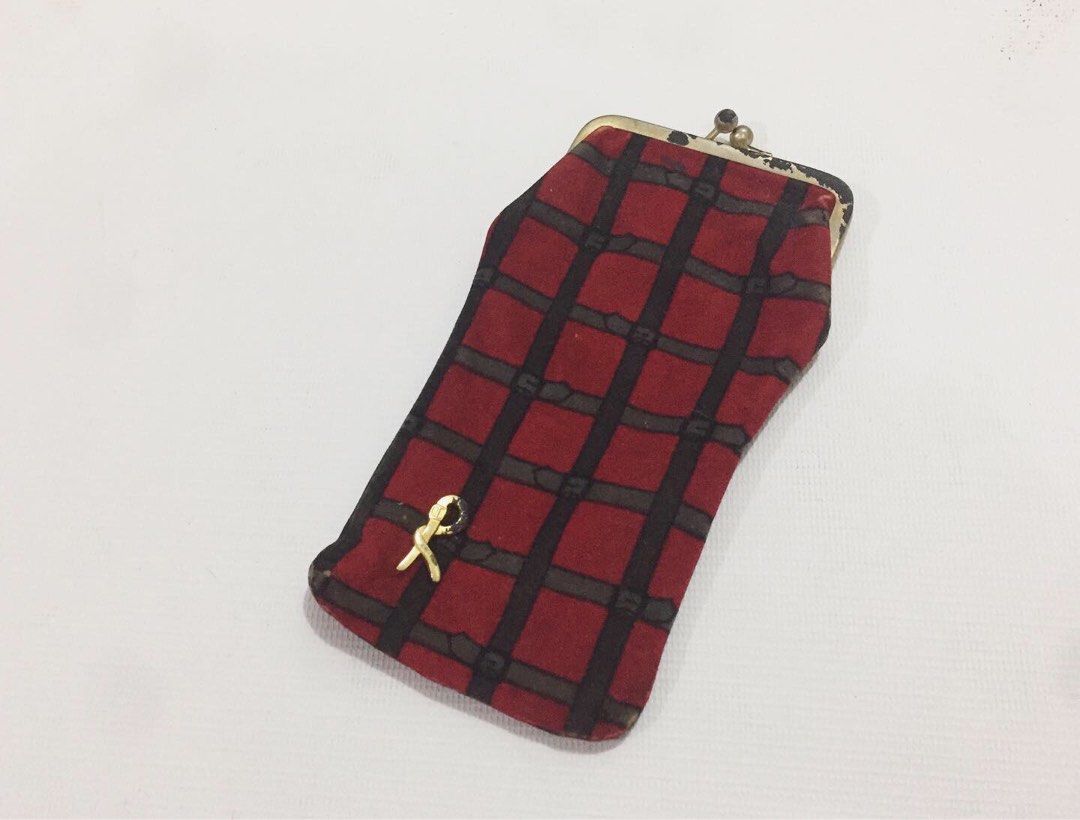Roberta De Camerino Purse (Category: Luxury Bags & Wallets) located in Mandaluyong City. Submitted by pepitomanaloto_777 (Listing ID 1210022425, Image 3). Description: Roberta De Camerino purse Condition: 8/10 Price: 6h Shipping fee not included. .