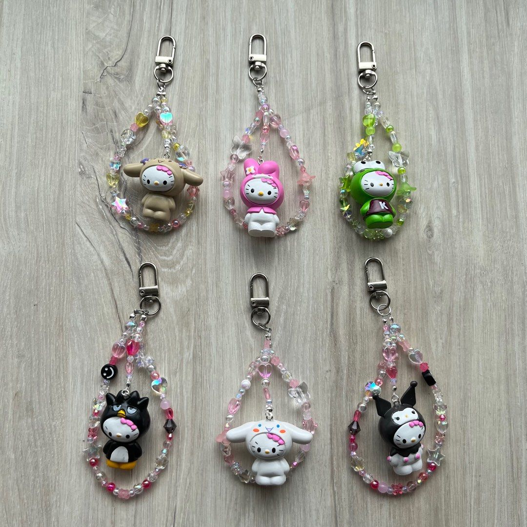 Hello Kitty Beads Keychain, Hobbies & Toys, Stationery & Craft, Handmade  Craft on Carousell