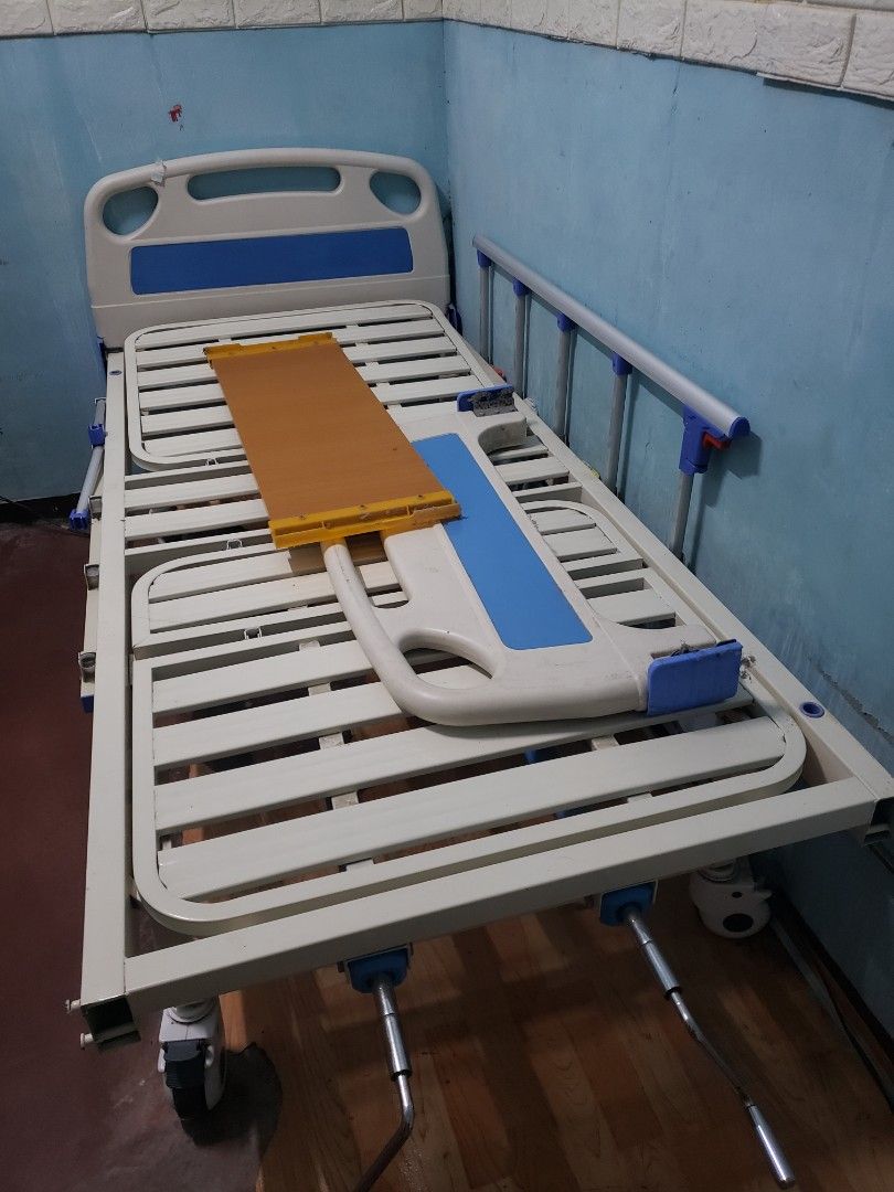 SECONDHAND HOSPITAL BED, Health & Nutrition, Medical Supplies & Tools
