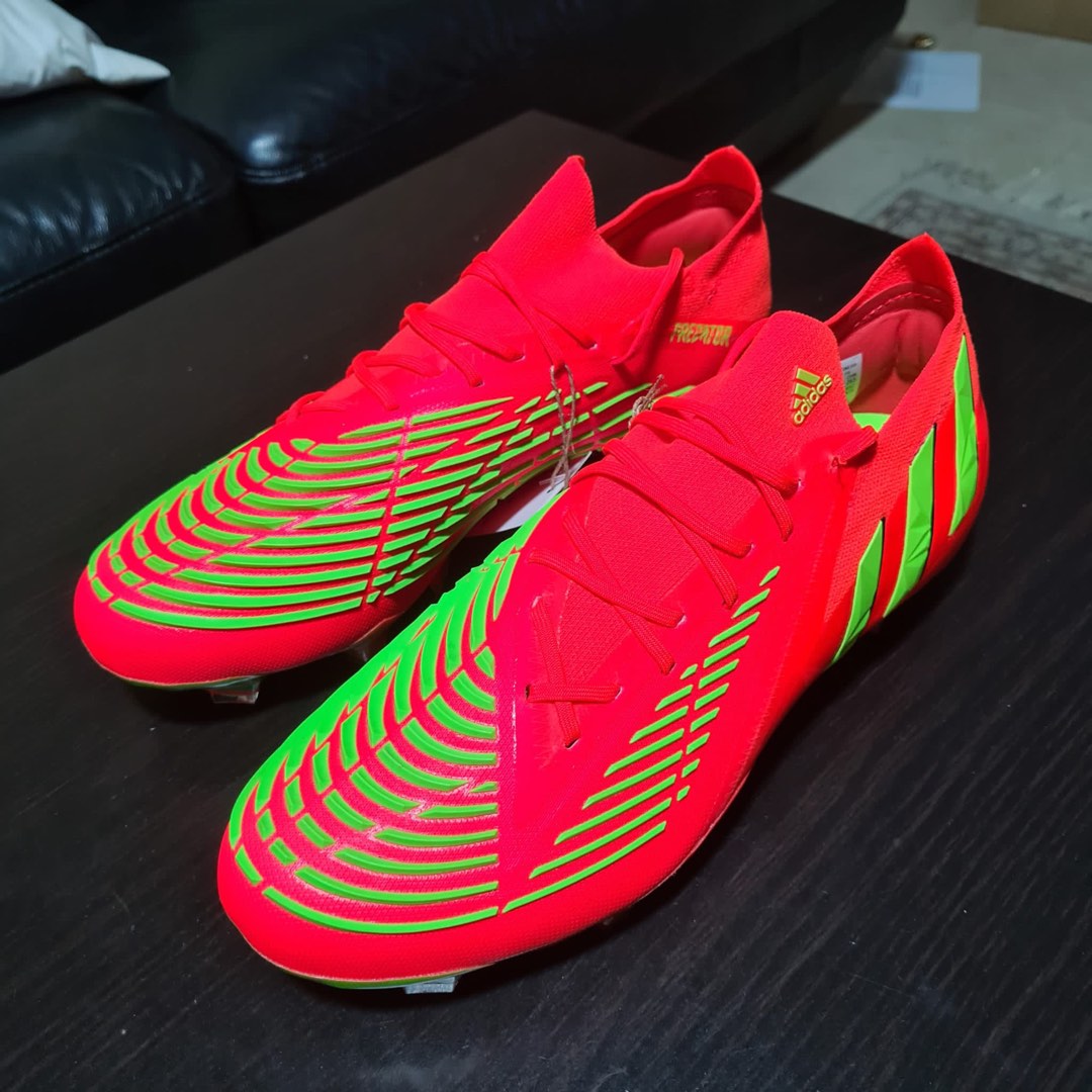 r9 soccer boots