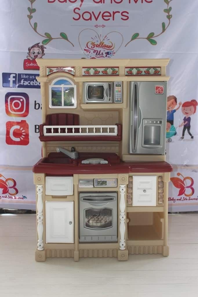 Step 2 Play Kitchen Like little tikes color beige and maroon