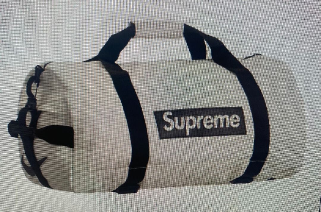 Supreme Nike Leather Duffle Bag, 男裝, 袋, 小袋- Carousell