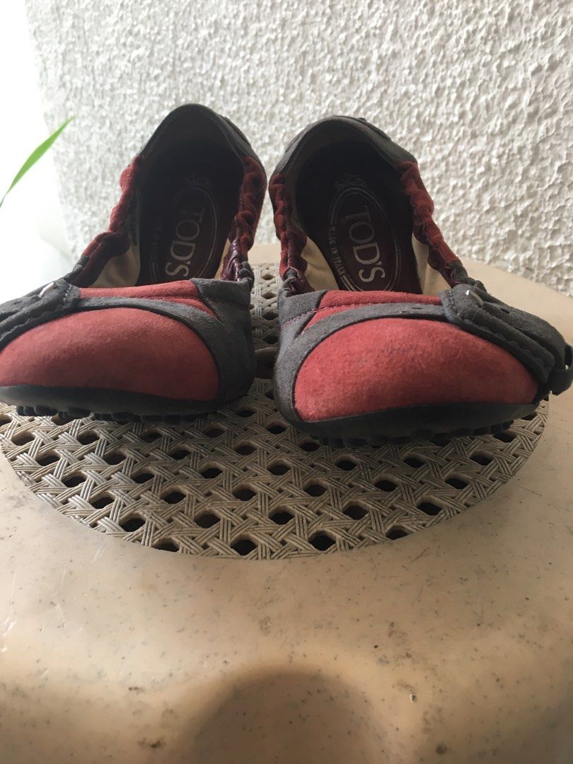 Tods (Category: Flats & Sandals) located in San Pedro. Submitted by ginasantiago (Listing ID 1209913096, Image 3). Description: See pics to appreciate Flaws kita lng po ung pagkakadikit ko sa likod For us6 to 6.5 Fixed price.
