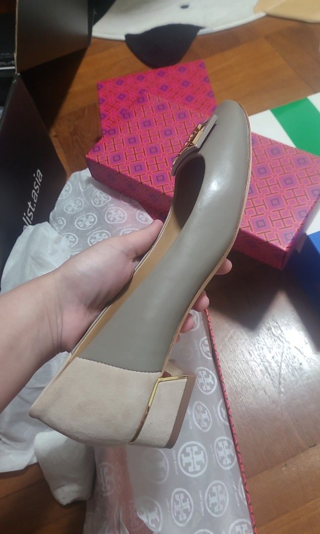Tory Burch Leather Closed Shoes/Flats, Women's Fashion, Footwear, Flats on  Carousell