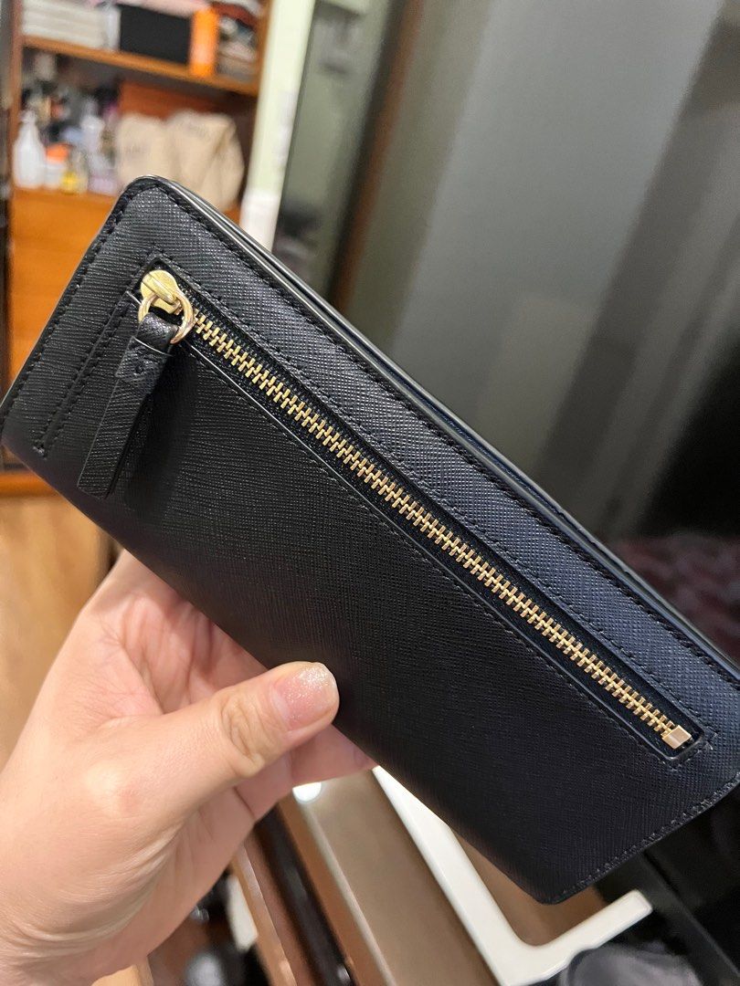 Tory Burch Robinson Slim Wallet, Women's Fashion, Bags & Wallets, Wallets &  Card holders on Carousell
