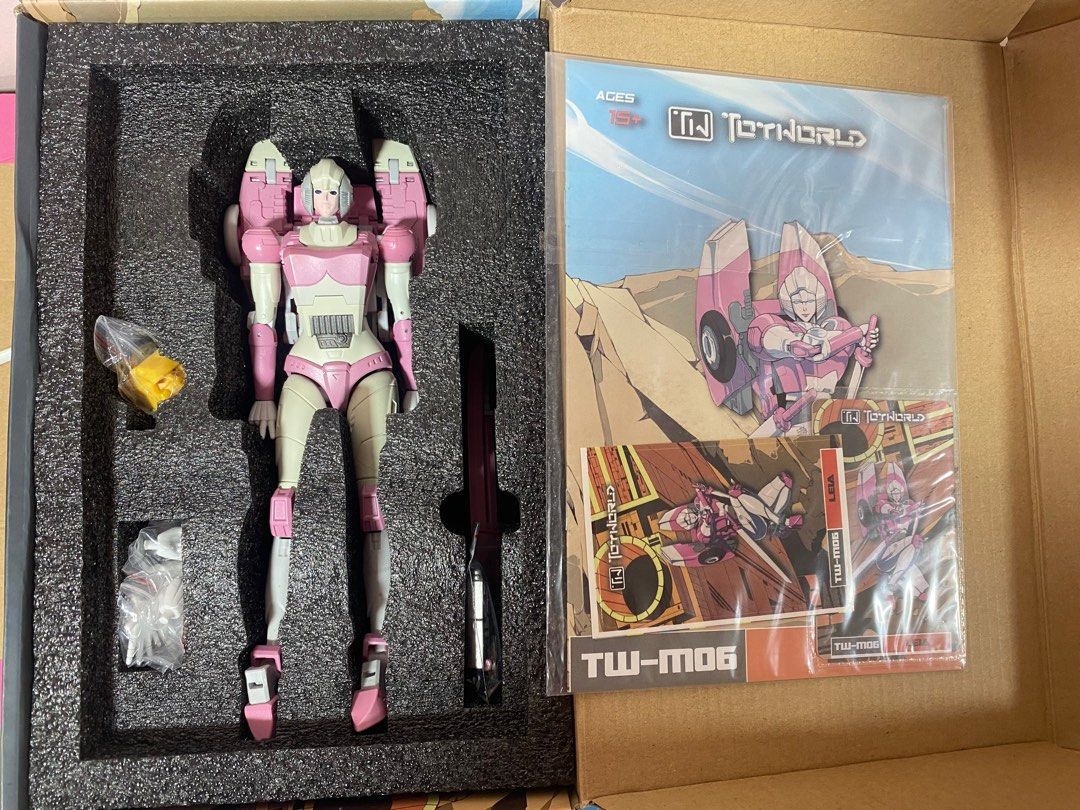 Toyworld Twm06 Leia Arcee Transformer Arcee Mp scale, Hobbies & Toys
