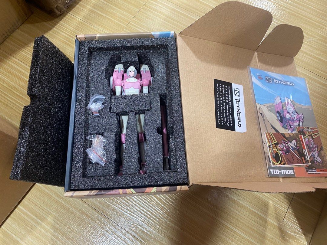 Toyworld Twm06 Leia Arcee Transformer Arcee Mp scale, Hobbies & Toys