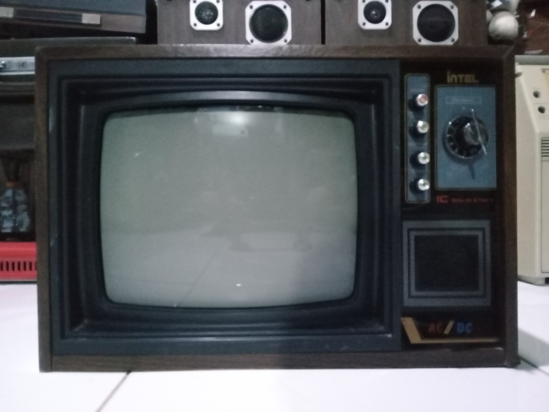 Tv Jadul Koleksi Televisi Vintage Dekorasi Antik Pajangan Retro Klasik