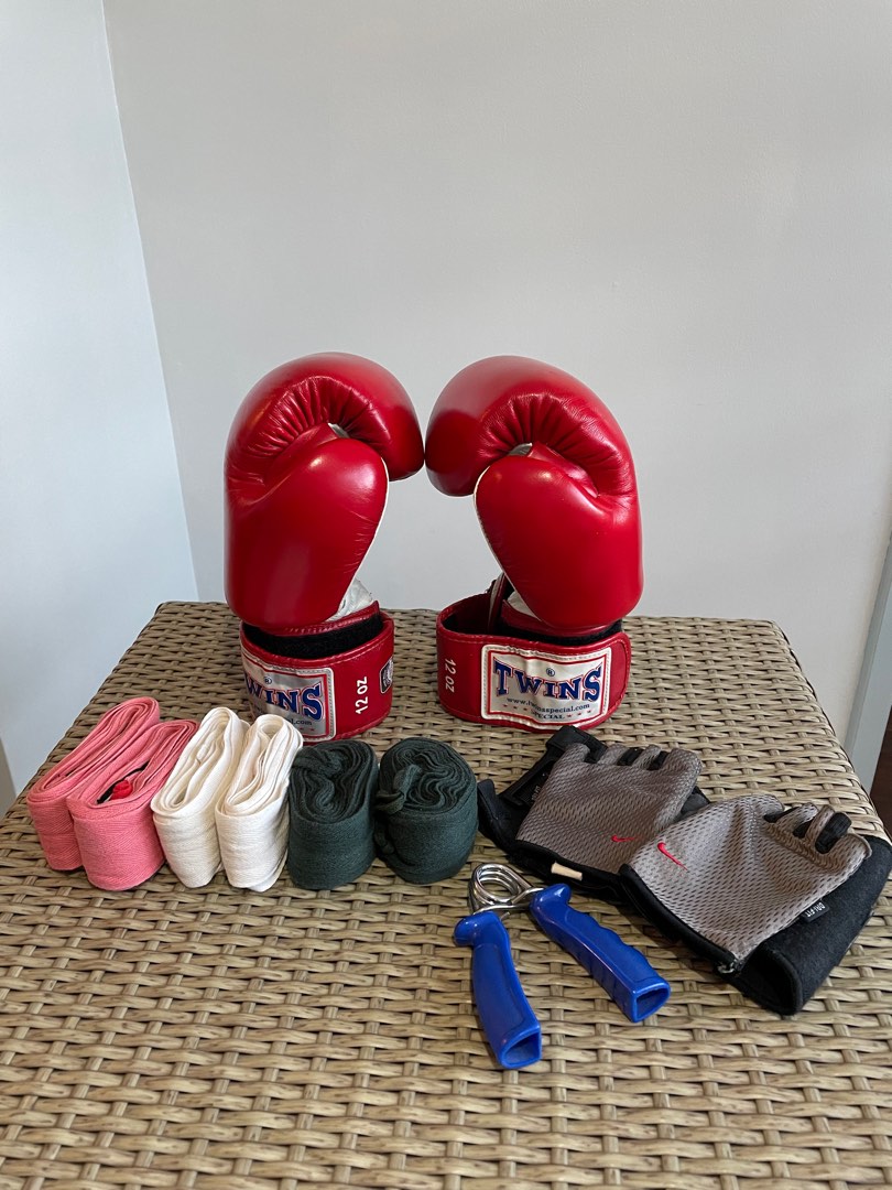 Twin Boxing Gloves Set, Sports Equipment, Sports & Games, Combat Sports on Carousell