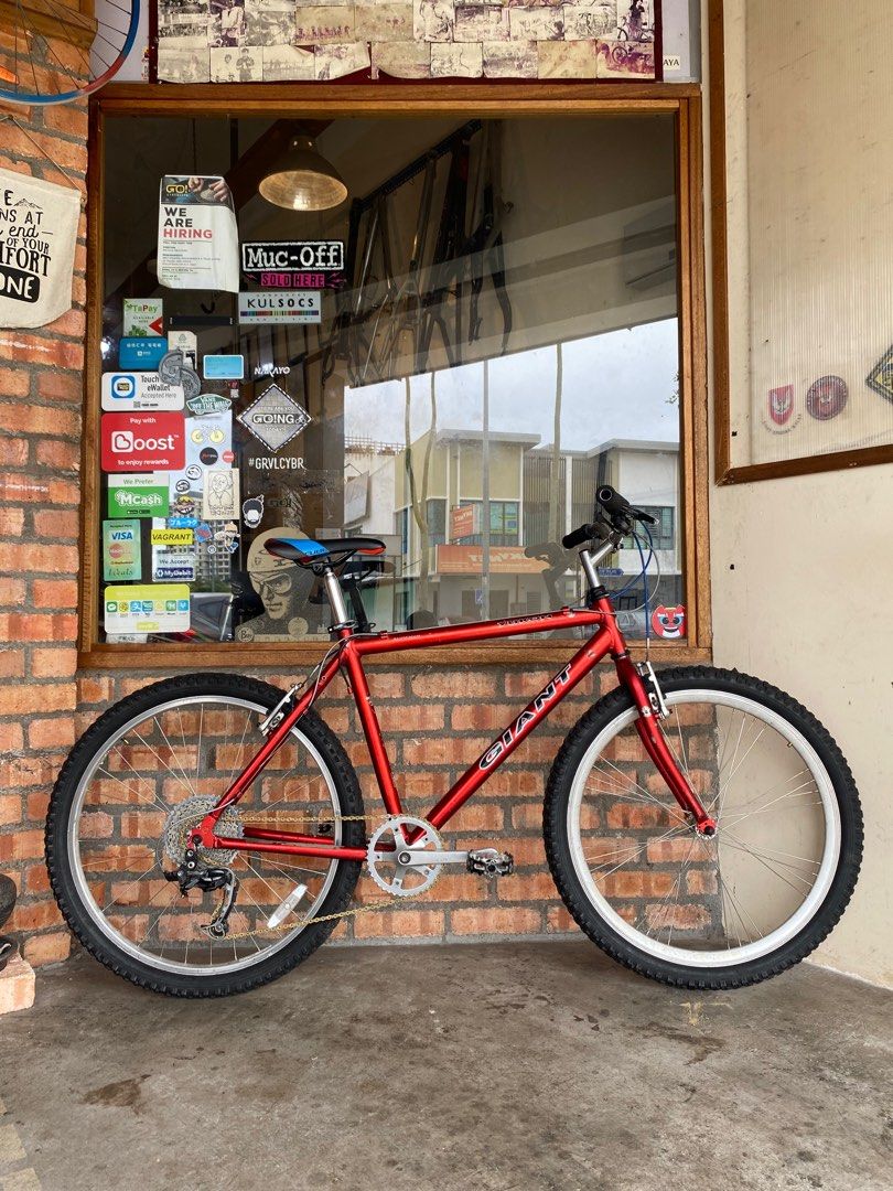 Giant yukon 6061 mountain sales bike