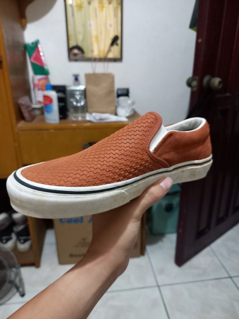 Vans classic slip deals on embossed suede sequoia