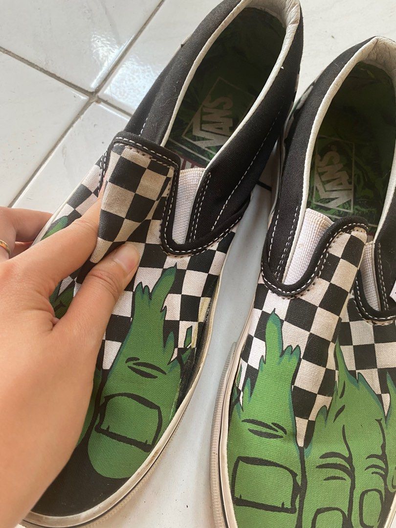 Vans x Marvel Slip On Hulk, Fesyen Pria, Sepatu , Sneakers di Carousell