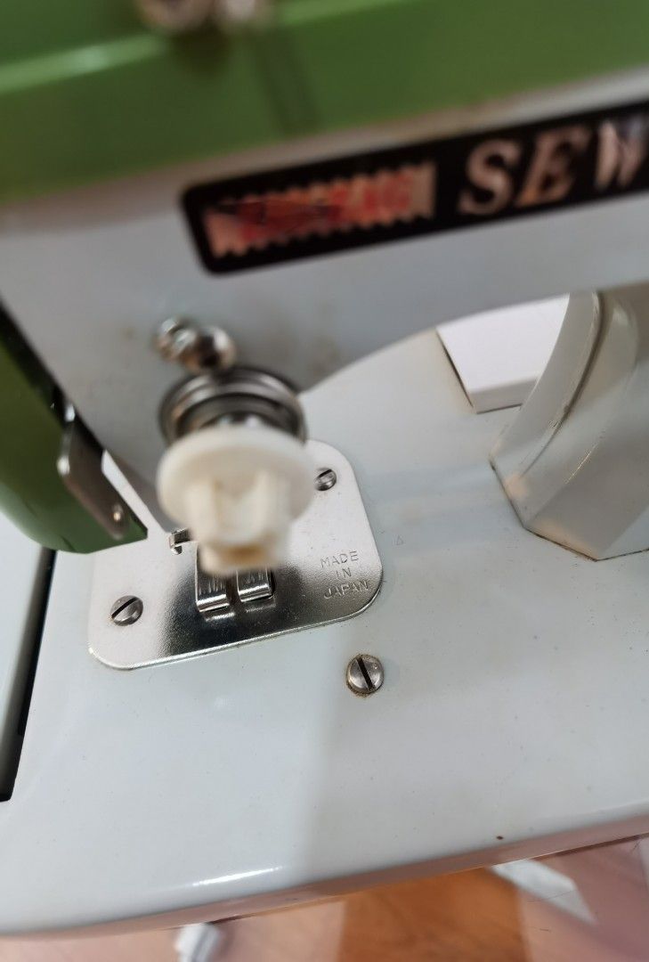 Vintage ZigZag Sewette sewing machine, Hobbies & Toys, Memorabilia