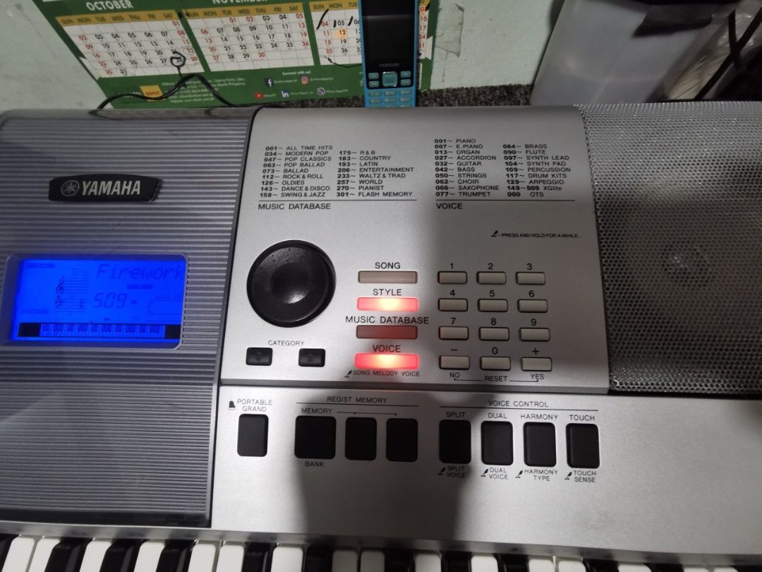 DISC Yamaha PSR-E333 Portable Keyboard with Stand, Bench