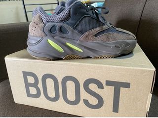 Yeezy 700 Mauve