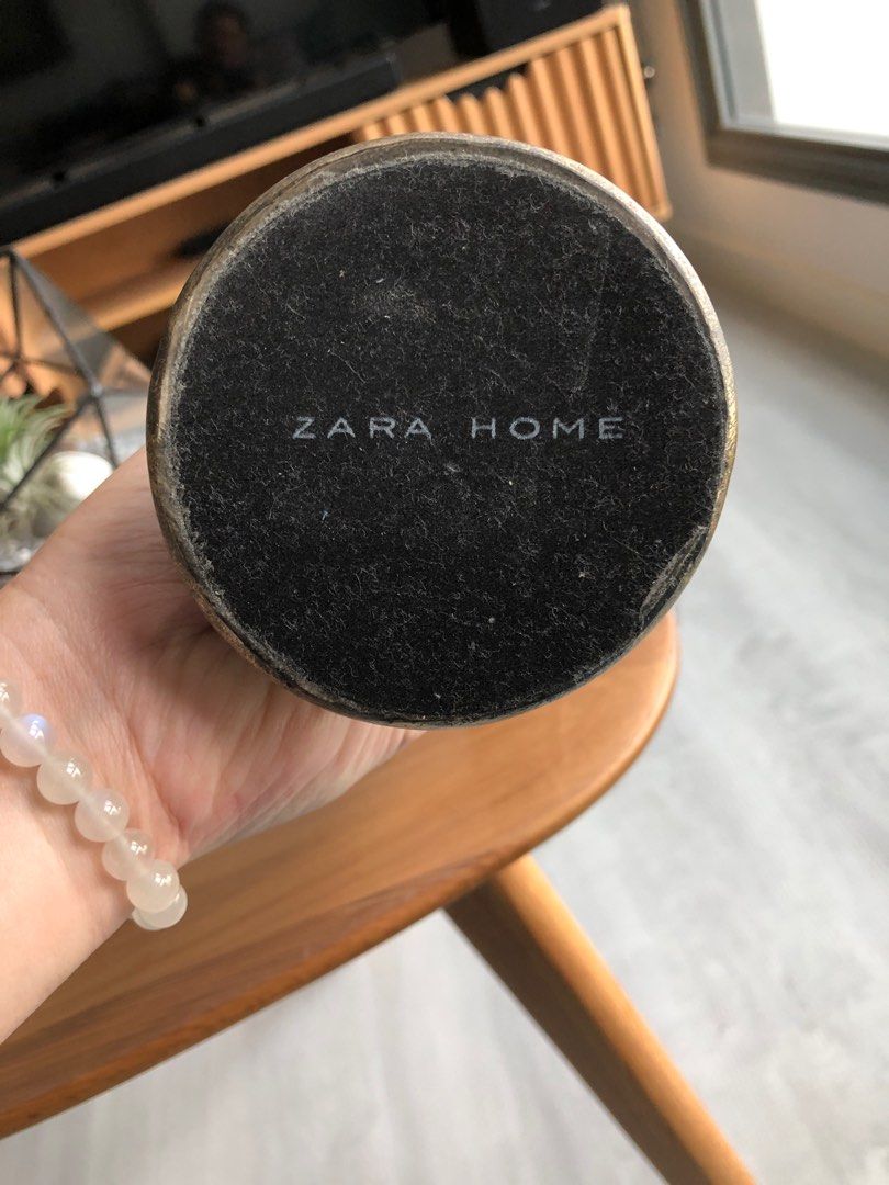 Zara Home Name Card / Key Holder/ Dog Sculpture, Furniture & Home