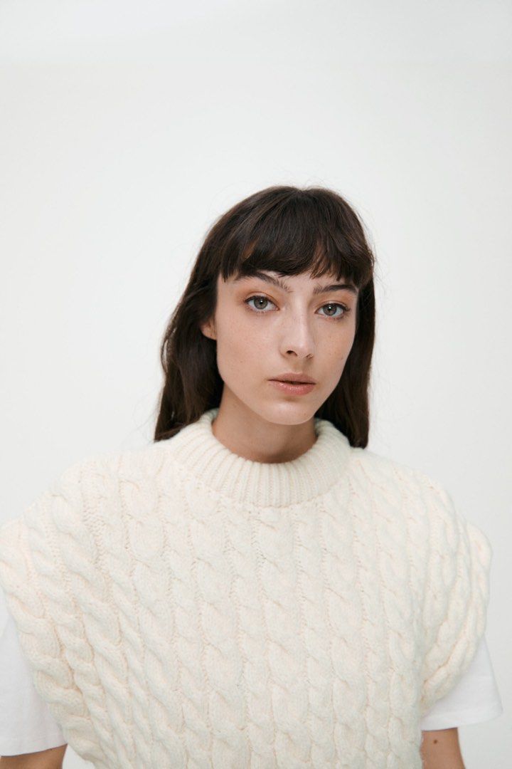ZARA White Cable Knit Cropped Vest, Women's Fashion, Tops, Other Tops