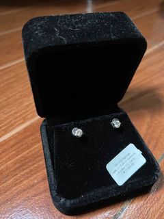 18K WG Earrings with 2 = 0.60 ct diamond