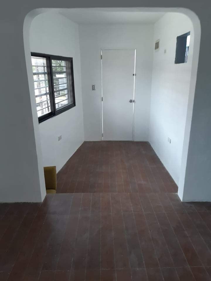 3 UNIT APARTMENT FOR SALE (Category: Apartments & Condos) located in Muntinlupa City. Submitted by MrsJay (Listing ID 1210140100, Image 2). Description: 189sq 3 units 1st and 2nd unit 2 rooms na malalake 3rd unit para studio type lng sya meronnparking pwede pa sya palagyan ng 2nd floor.. clean title 20k mothly ang profit ng 3 units location: san pedro laguna.
