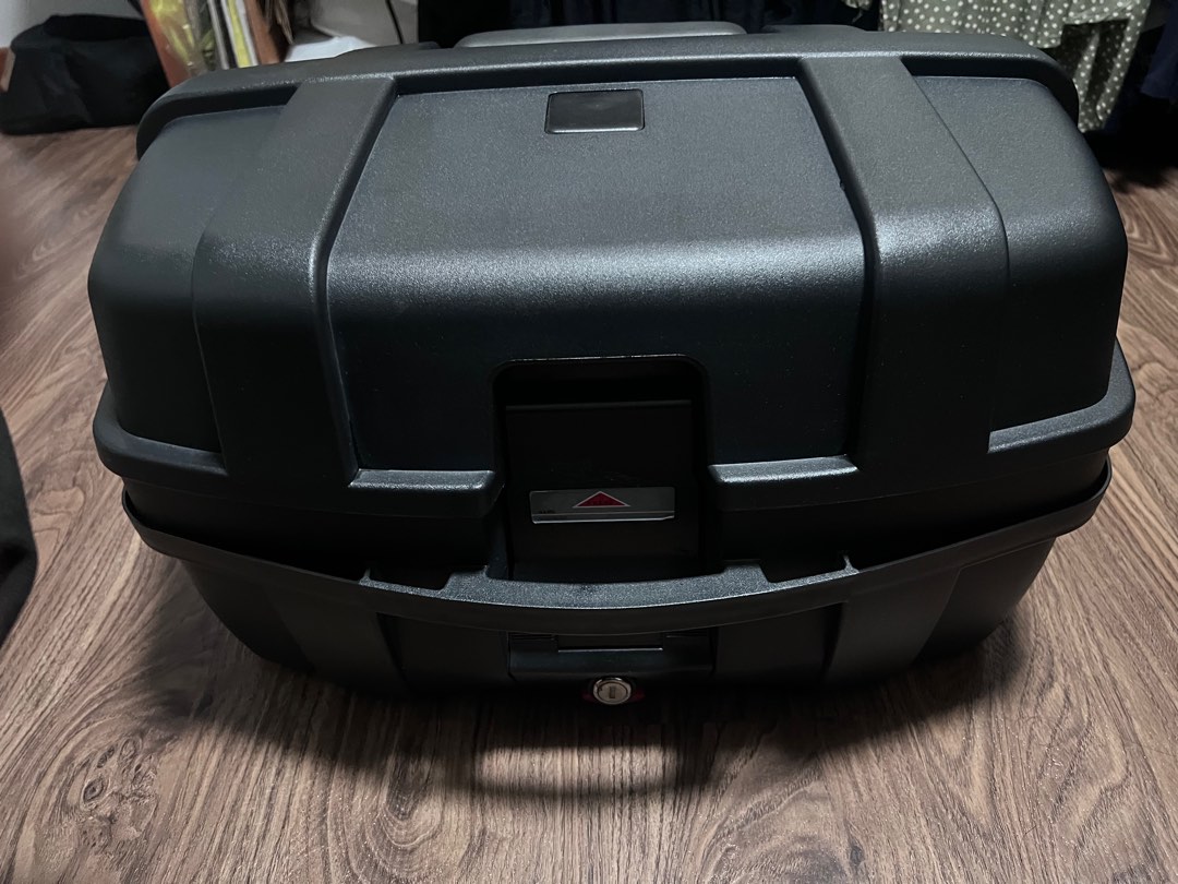 47L top box with base plate, Motorcycles, Motorcycle Accessories on