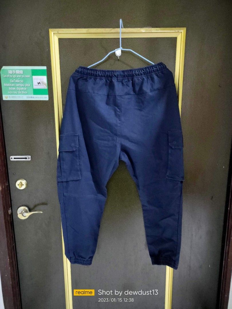 ADIDAS CARGO PANTS (XL), 他的時尚, 褲子, 運動褲在旋轉拍賣
