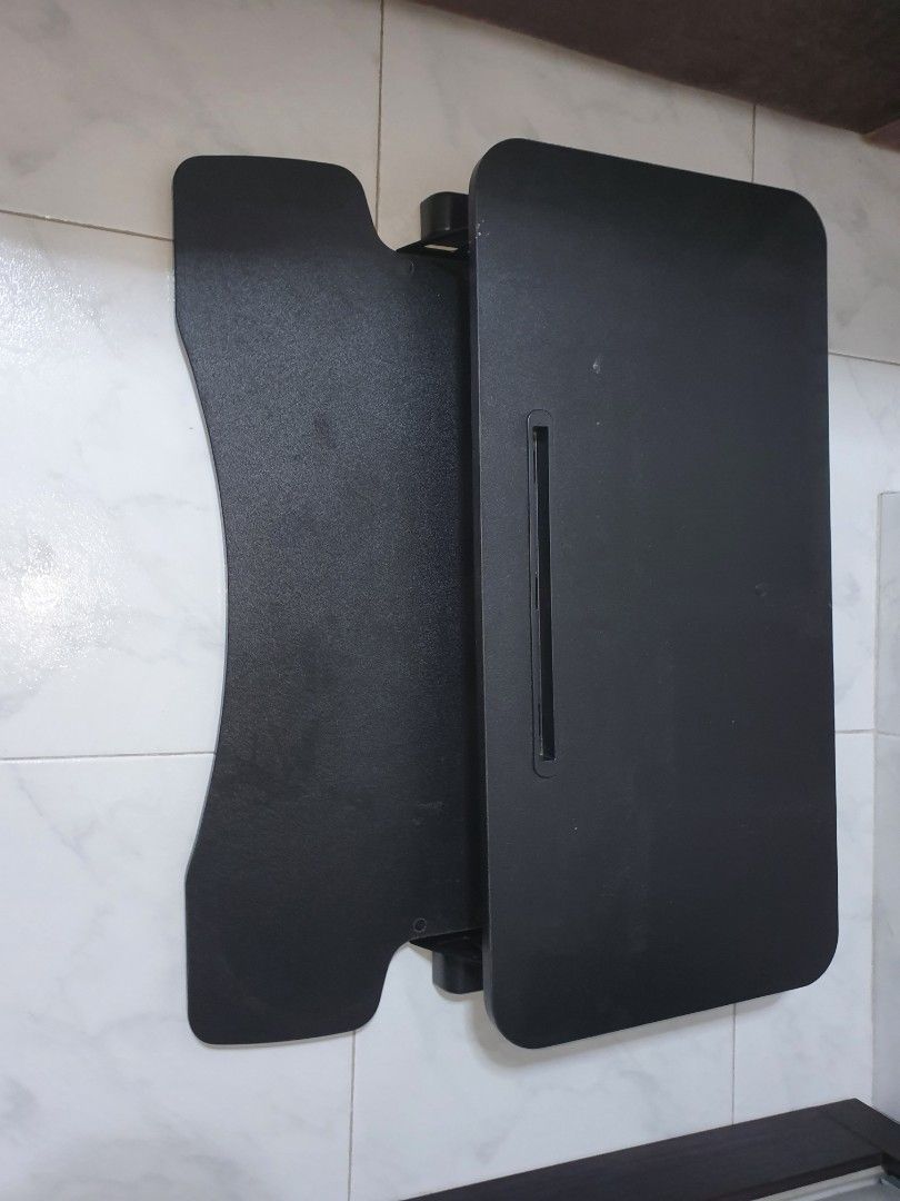 Adjustable height Computer table (Category: Tables & Sets) located in Singapore. Submitted by toh_jl (Listing ID 1210193887, Image 2). Description: good working condition adjustable height table. good for monitor, keyboard and there's cable management hole as well..