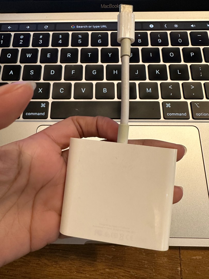 Apple USB C Digital AV Multiport Adapter, Mobile Phones & Gadgets, Mobile & Gadget Accessories