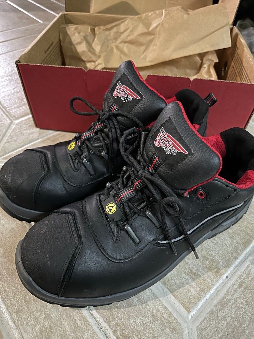 Red work shoes hot sale