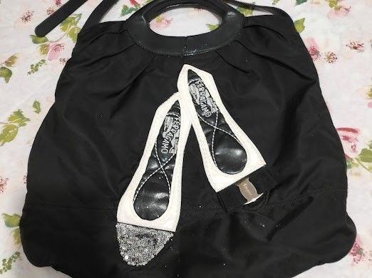 Authentic Salvatore Ferragamo Bag (Category: Luxury Bags & Wallets) located in Rizal. Submitted by SummerPeaCloset (Listing ID 1210095447, Image 1). Description: authentic salvatorre ferragamo bag 2-way bag Print is a little powdery, hence; selling super low.