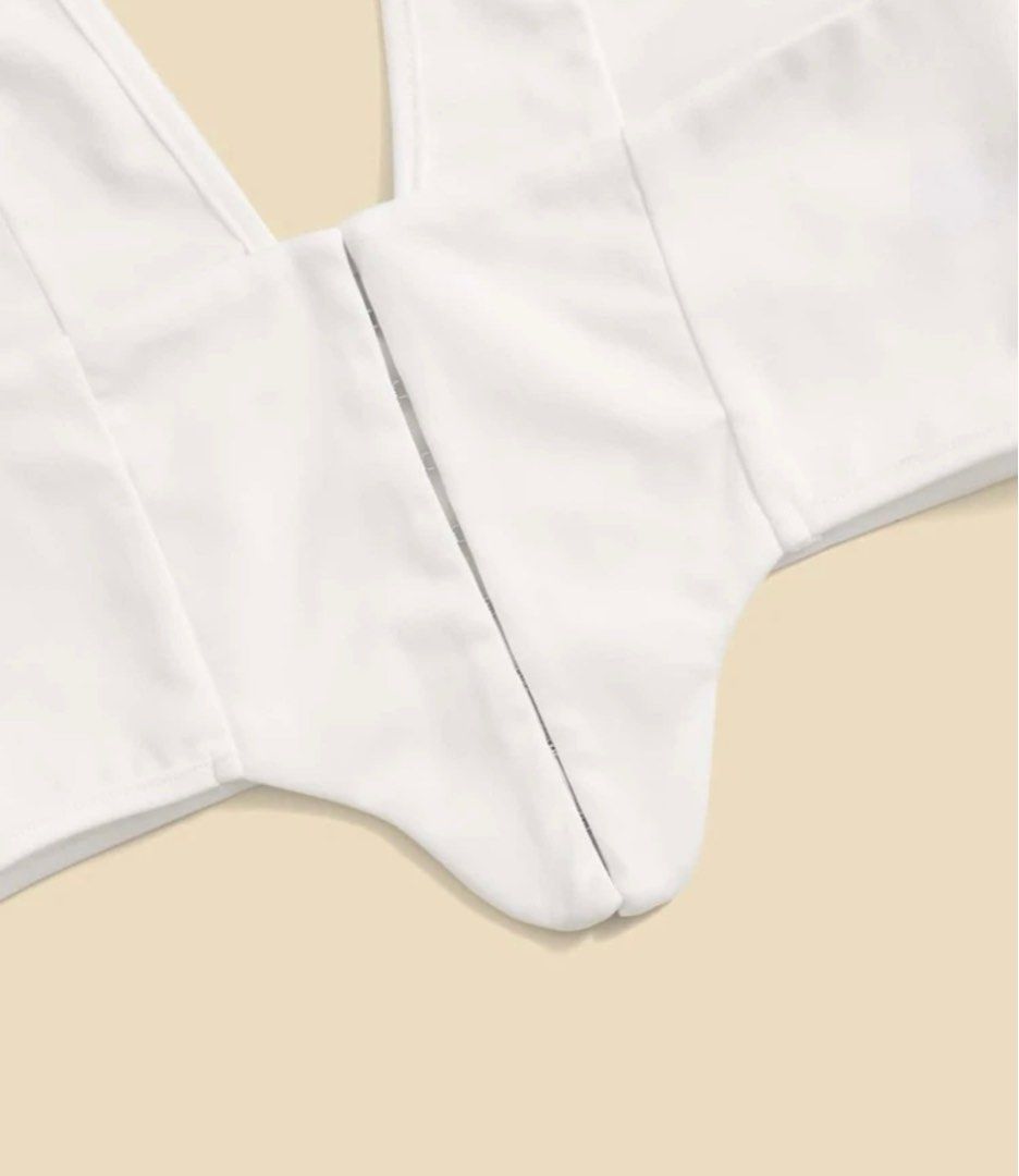 Backless white top, Women's Fashion, Tops, Sleeveless on Carousell