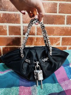 Black & Silver Lock Chain Bag 🖤