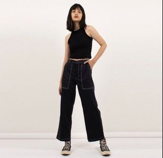 black pants loony