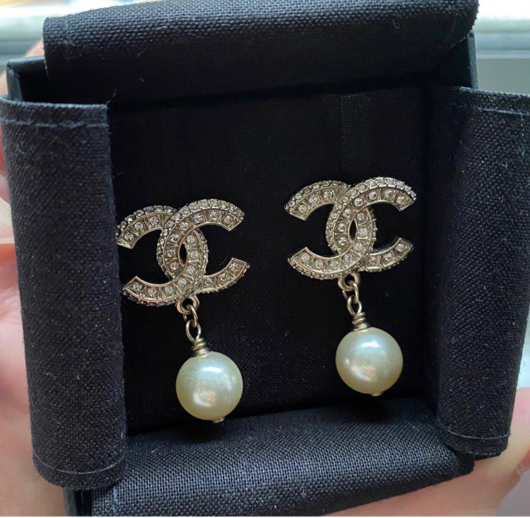 Brand New Chanel Pearl drop earrings, Women's Fashion, Jewelry &  Organisers, Earrings on Carousell