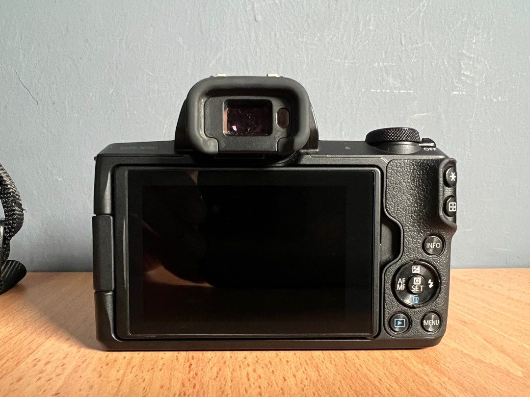 CANON M50 + 1545mm STM kit lens 99. Shutter count 10k only., Photography, Cameras on Carousell
