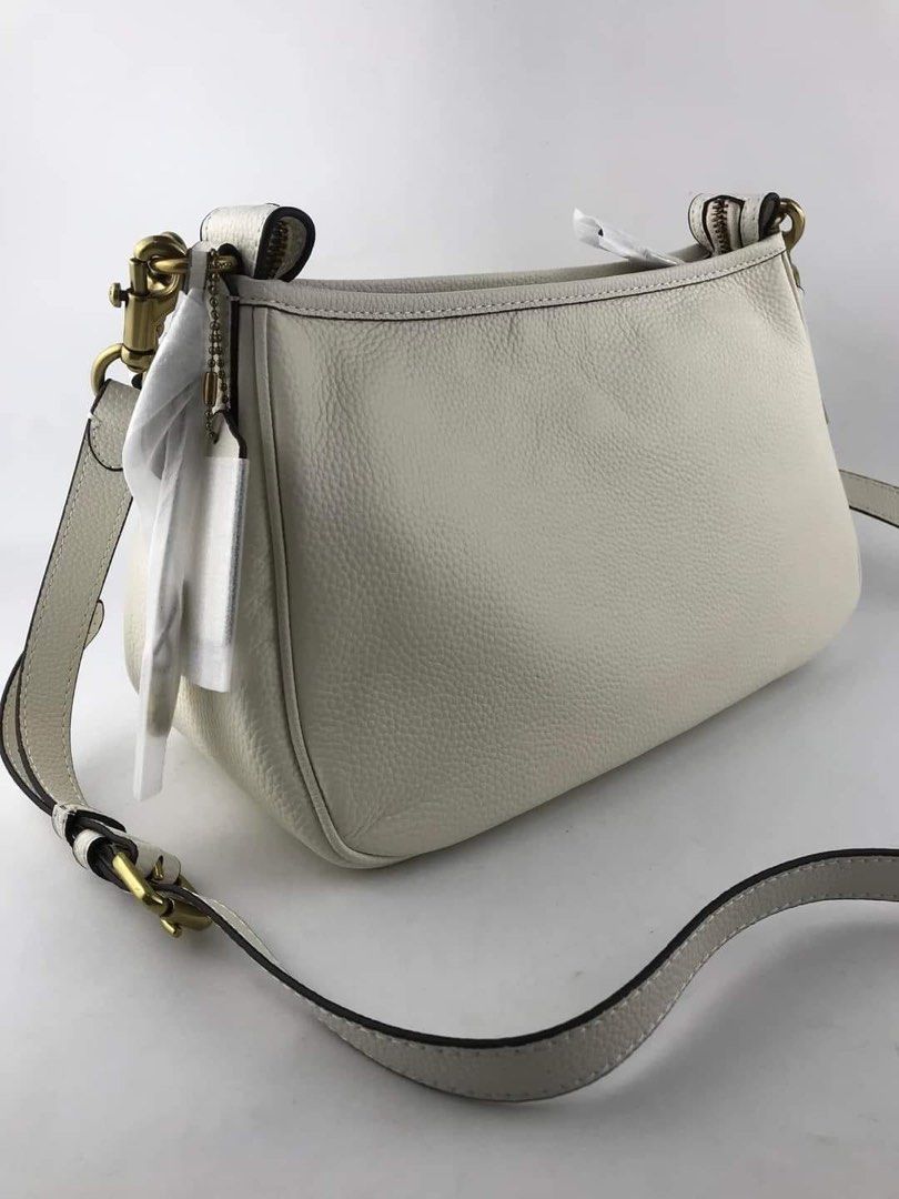 CCH CARY CROSSBODY (Category: Luxury Bags & Wallets) located in Batangas. Submitted by Aki.s_Cart (Listing ID 1210169508, Image 3). Description: CCH Cary Xbody 7.5” x 11.4” x 4.75 P2,000 + sf Actual photo Mirror Copy.