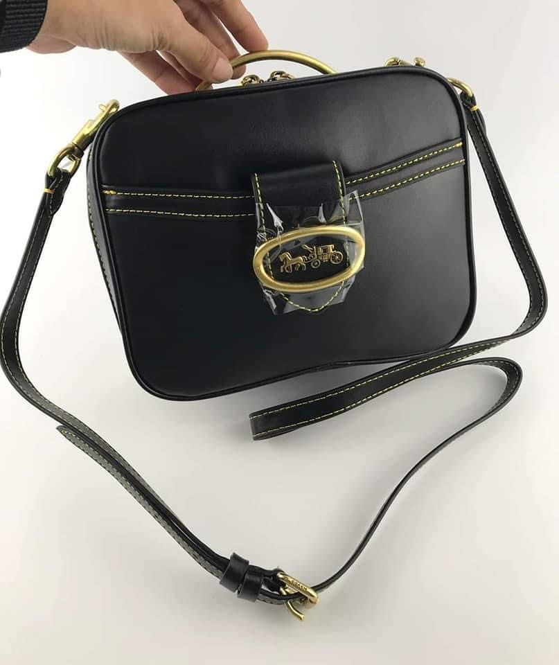 CCH RILEY LUNCHBOX BAG (Category: Luxury Bags & Wallets) located in Batangas. Submitted by Aki.s_Cart (Listing ID 1210172586, Image 2). Description: CCH Riley Lunchbox Bag 7”x5.75”x3” P2,600 + sf Actual photo Mirror Copy.